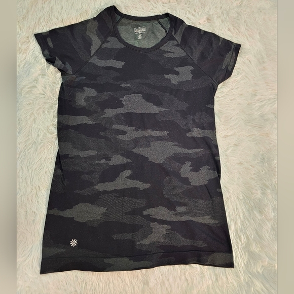 Athleta Charcoal Camo Short Sleeve Tee Small - Picture 8 of 9